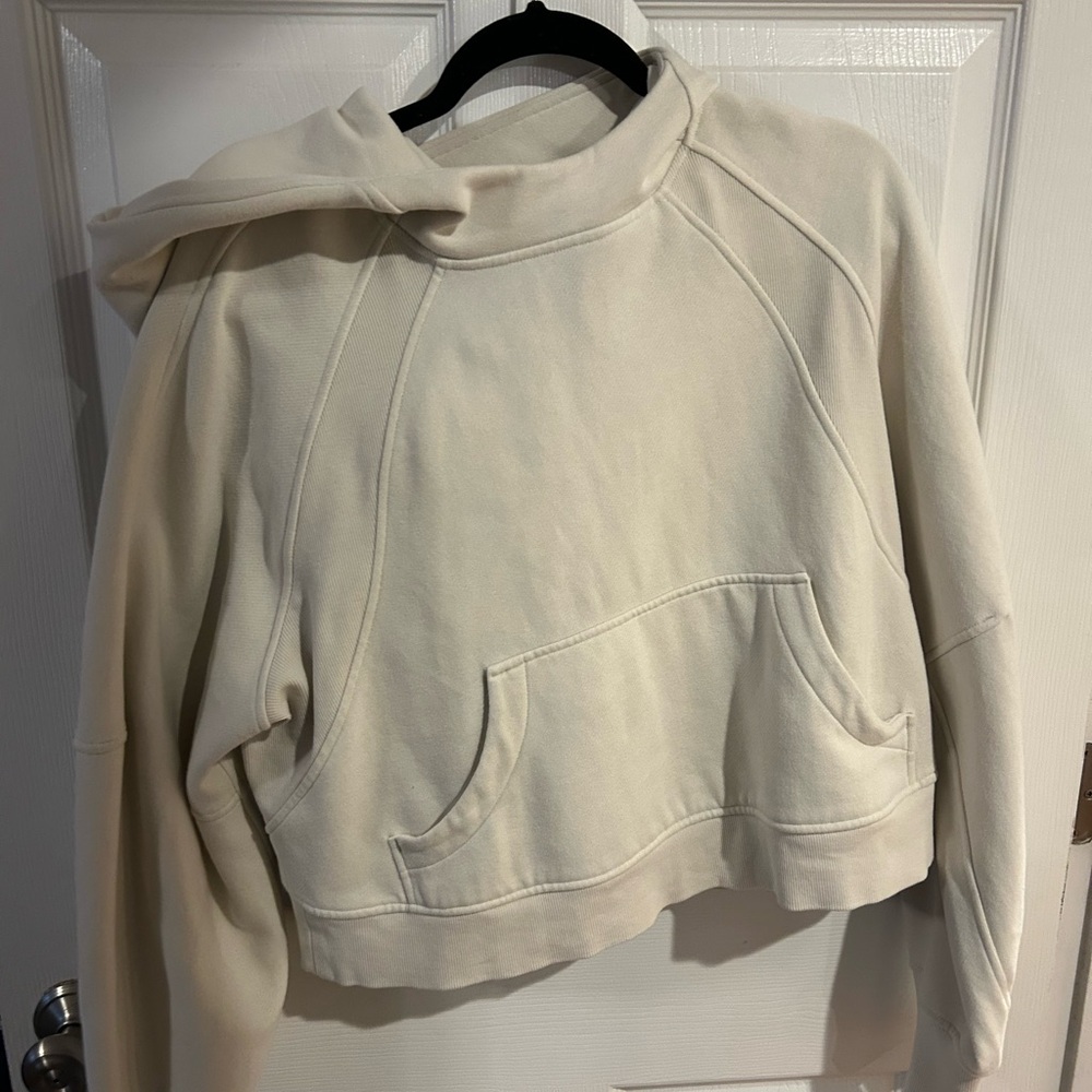 Lululemon Athletica Cream Cropped Scuba